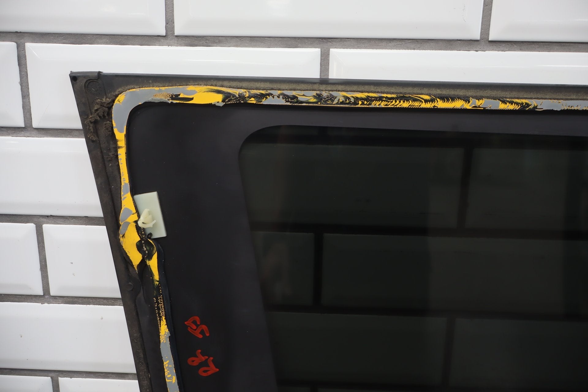 2003-2007 Hummer H2 Right Quarter Window 15101579