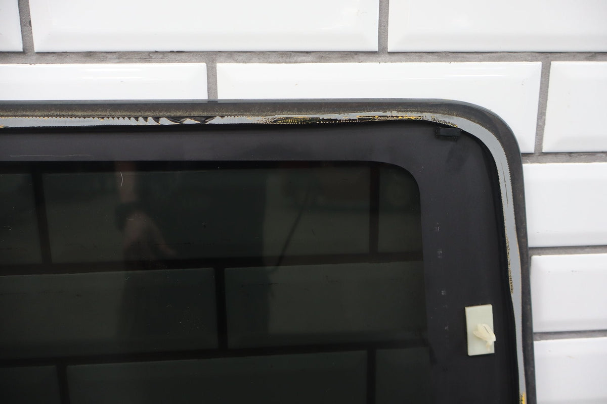 2003-2007 Hummer H2 Right Quarter Window 15101579