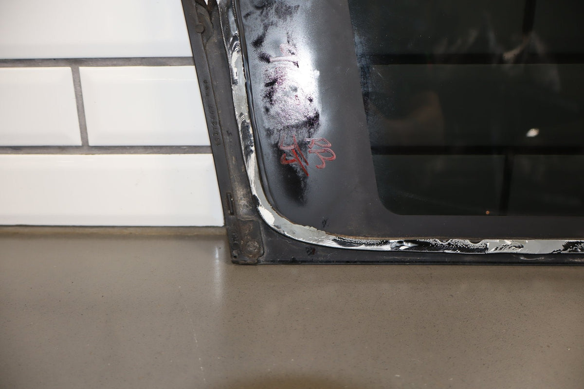 2003-2007 Hummer H2 Right Quarter Window 15101579