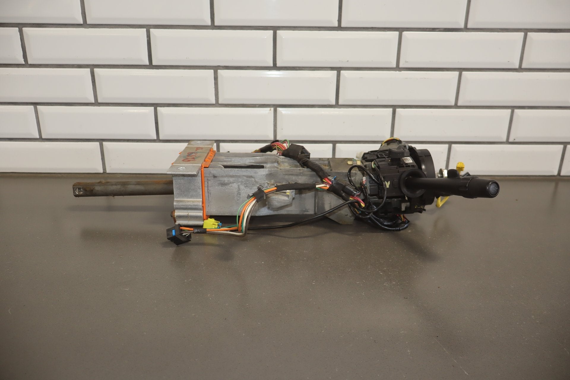 2003-2007 Hummer H2- Steering Column Assembly W/ Key