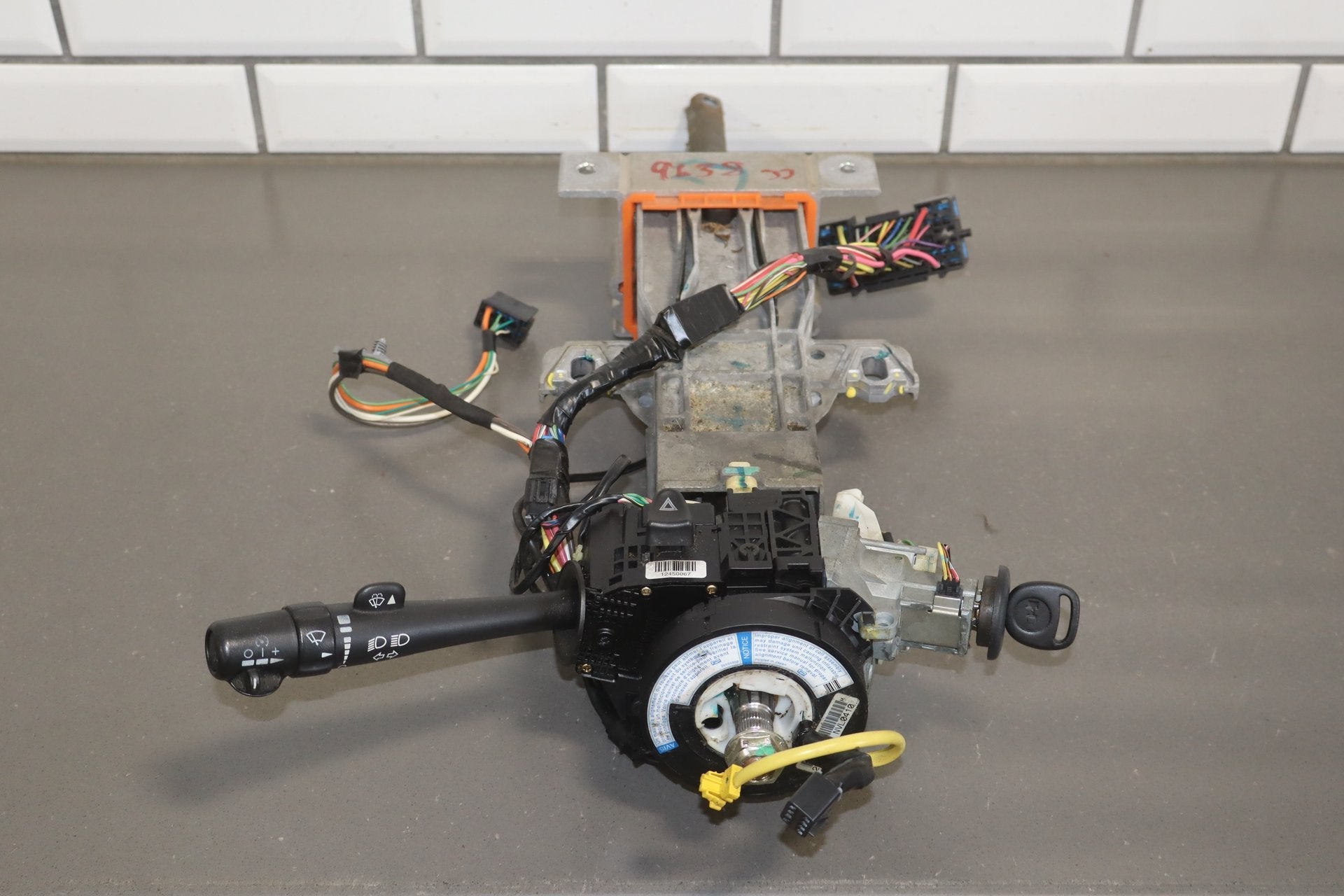 2003-2007 Hummer H2- Steering Column Assembly W/ Key