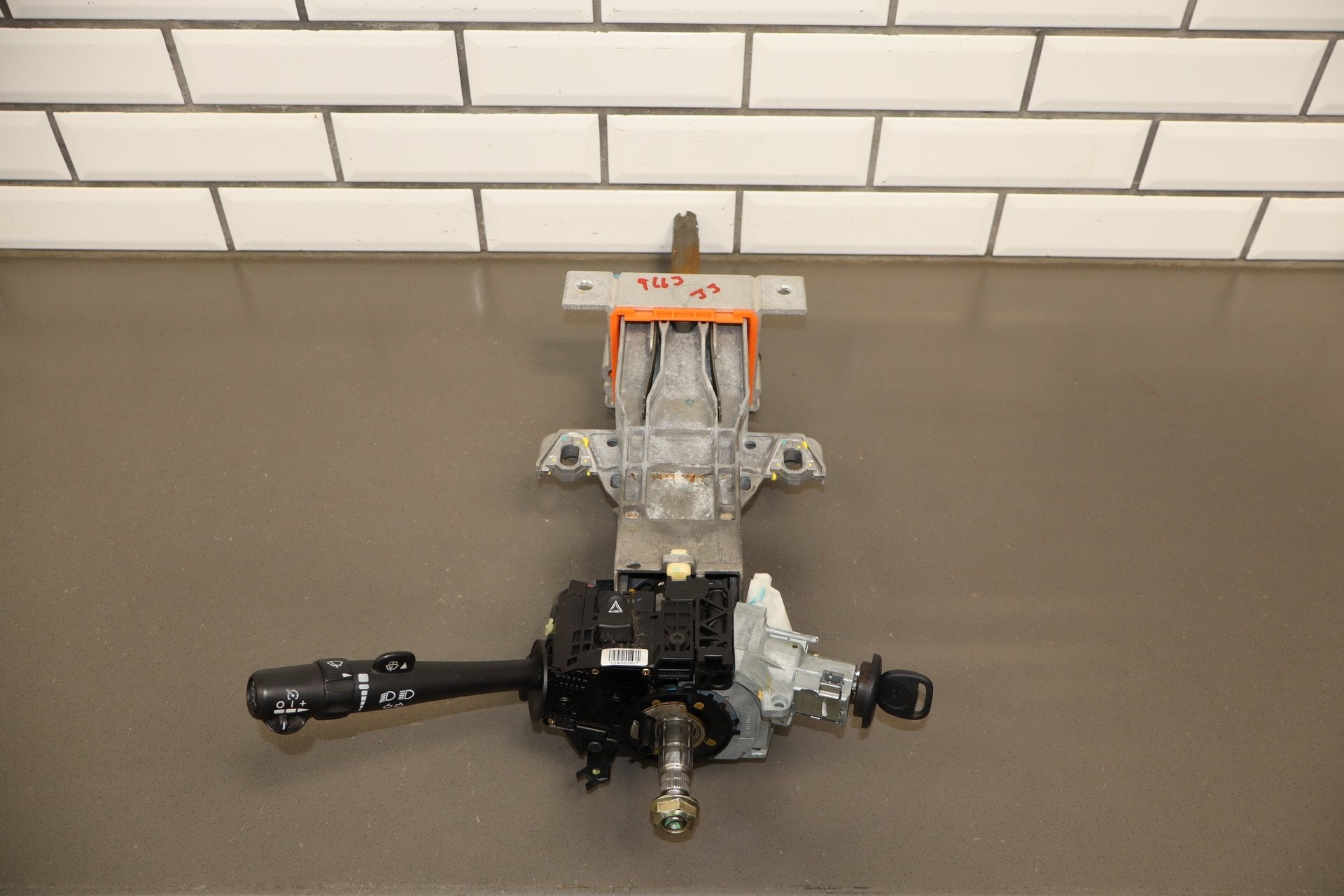 2003-2007 Hummer H2- Steering Column Assembly W/ Key