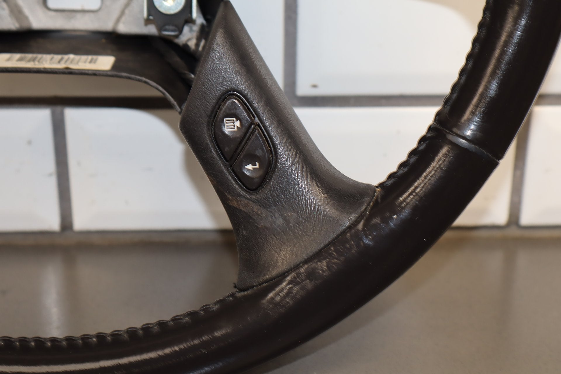 2003-2007 Hummer H2 Steering Wheel 10364490