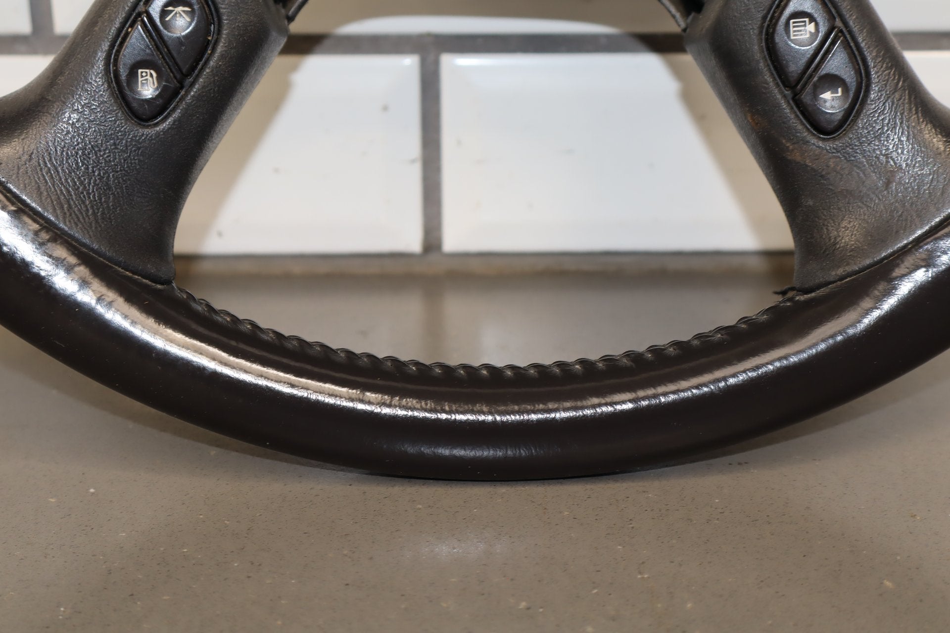 2003-2007 Hummer H2 Steering Wheel 10364490
