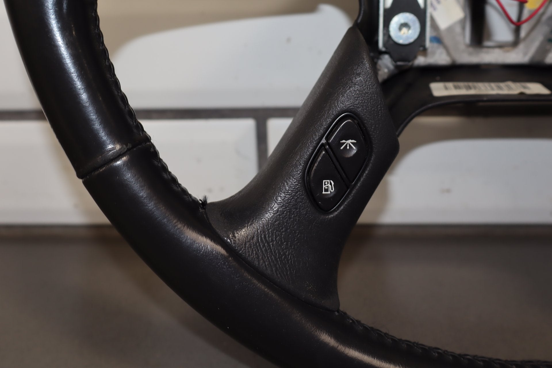 2003-2007 Hummer H2 Steering Wheel 10364490