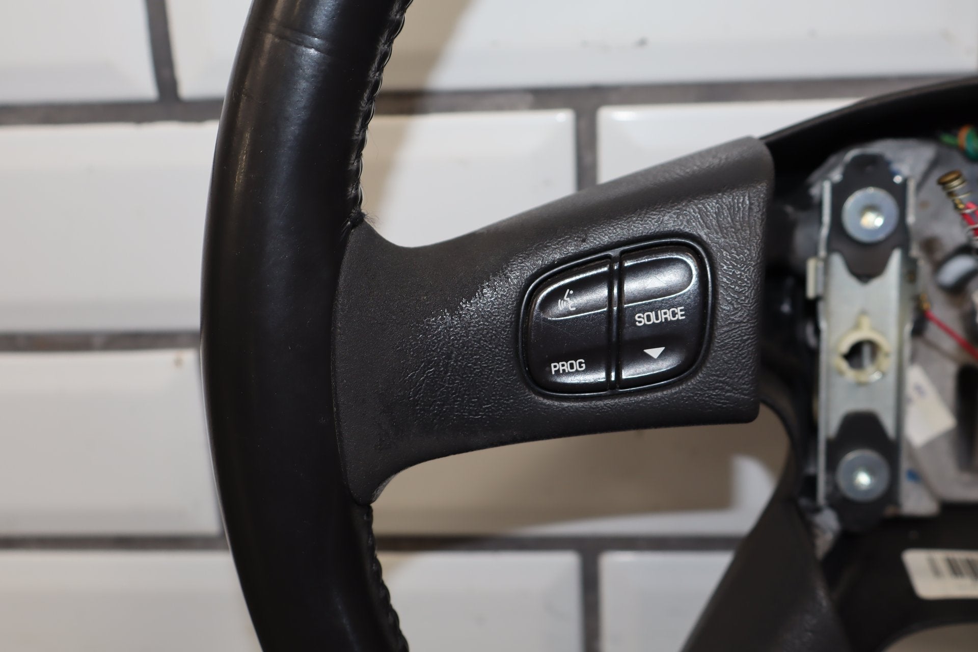 2003-2007 Hummer H2 Steering Wheel 10364490