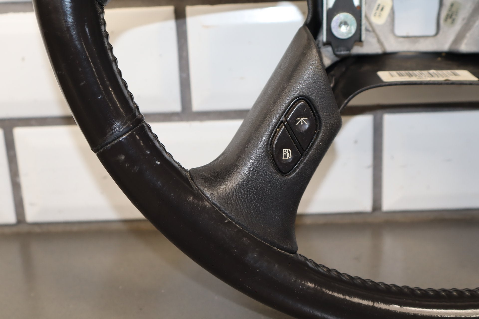 2003-2007 Hummer H2 Steering Wheel 10364490