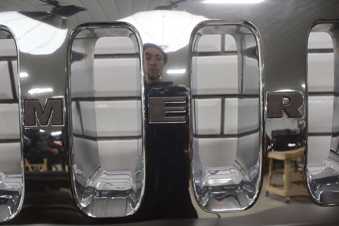 2003 - 2007 Hummer H2Chrome Main Headlight Grille 15777617 OEM