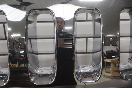 2003 - 2007 Hummer H2Chrome Main Headlight Grille 15777617 OEM