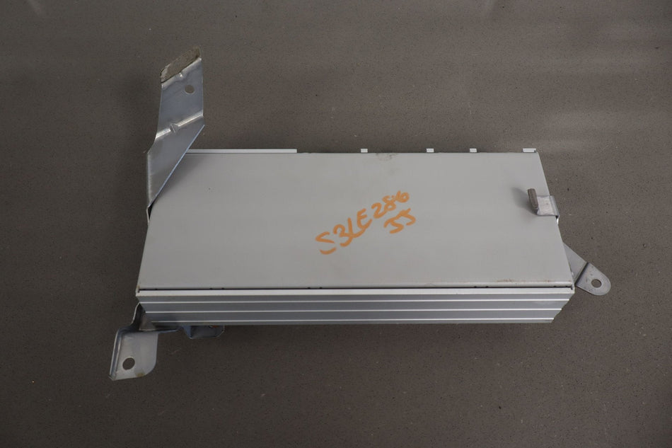 2003-2007 Lexus LX470 (W/Navigation) Radio Amplifier