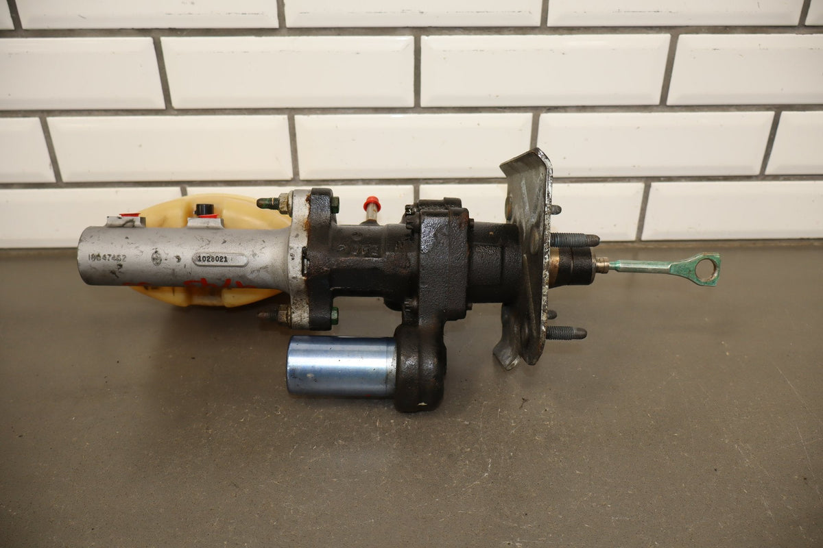 2003-2008 Hummer H2 Hydroboost Brake Booster W/ Master Cylinder 15813688