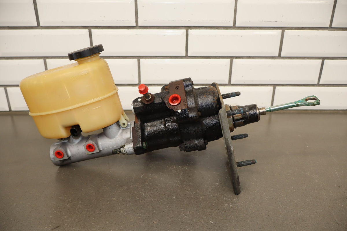2003-2008 Hummer H2 Hydroboost Brake Booster W/ Master Cylinder 15813688