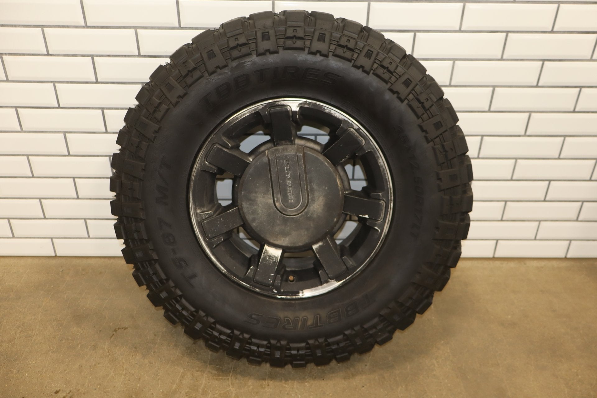 2003-2009 Hummer H2 17x8.5" OEM Wheel &amp; Tire Set- Poorly Painted 35x12.50-17 x4