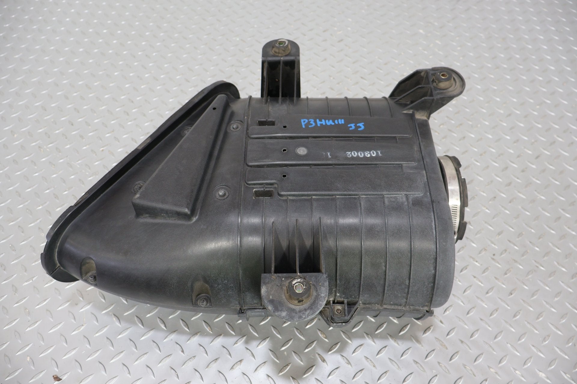 2003-2009 Hummer H2- Air Cleaner With Intake Tube 19153610