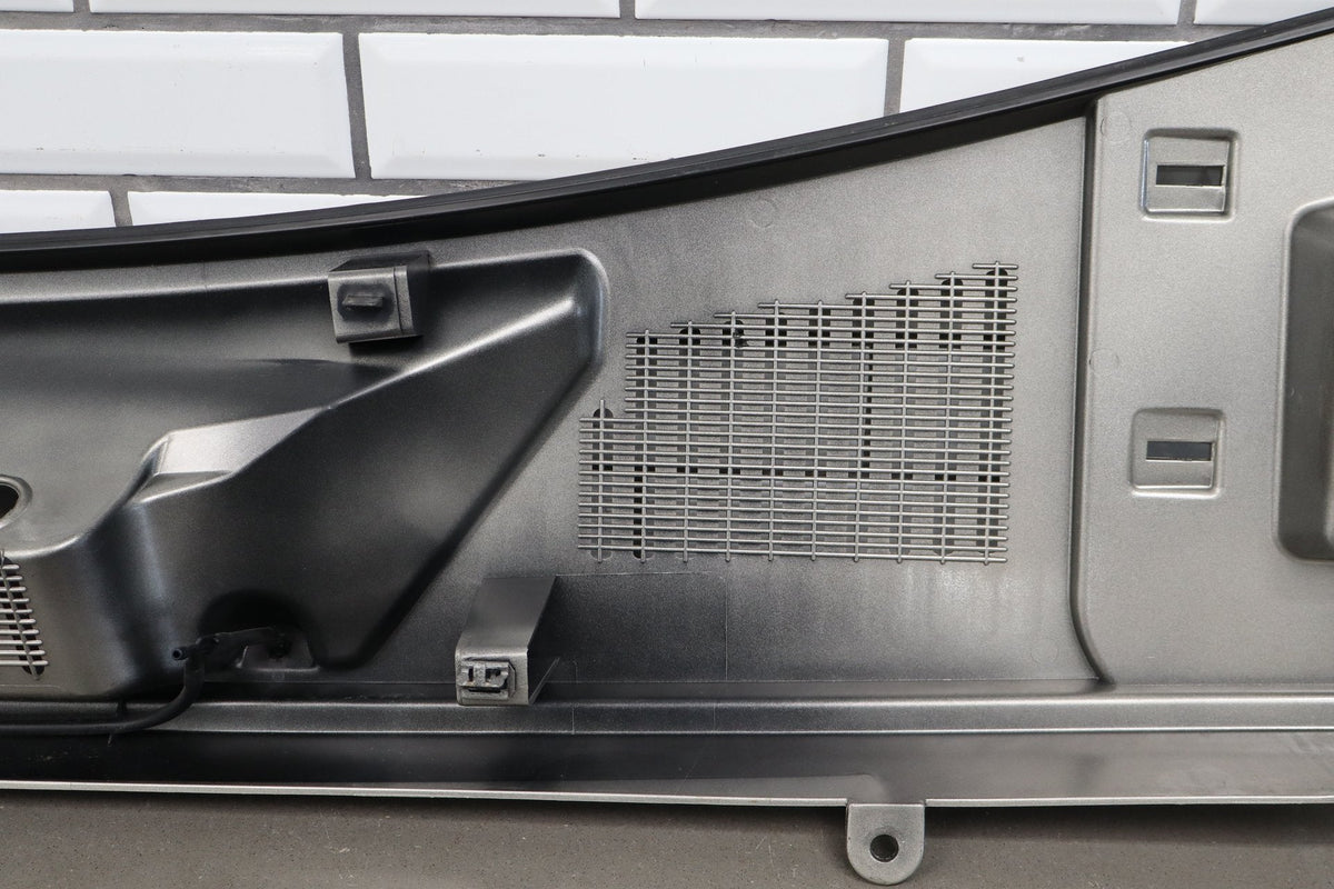 2003-2009 Hummer H2 - Center Cowl Vent Panel 19256401
