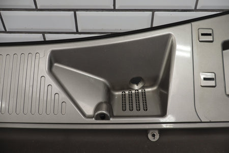2003-2009 Hummer H2 - Center Cowl Vent Panel 19256401
