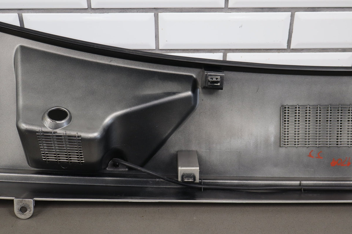 2003-2009 Hummer H2 - Center Cowl Vent Panel 19256401