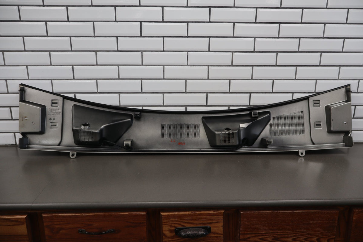 2003-2009 Hummer H2 - Center Cowl Vent Panel 19256401