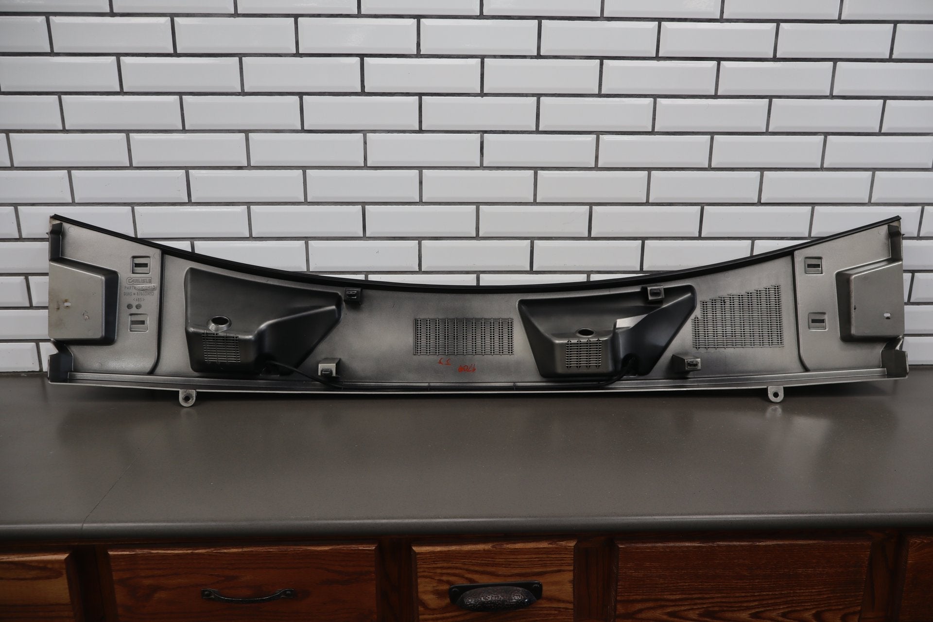 2003-2009 Hummer H2 - Center Cowl Vent Panel 19256401
