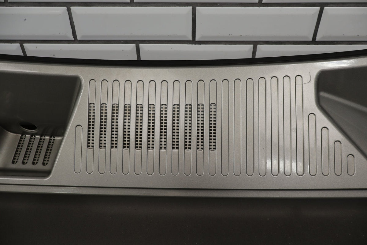 2003-2009 Hummer H2 - Center Cowl Vent Panel 19256401