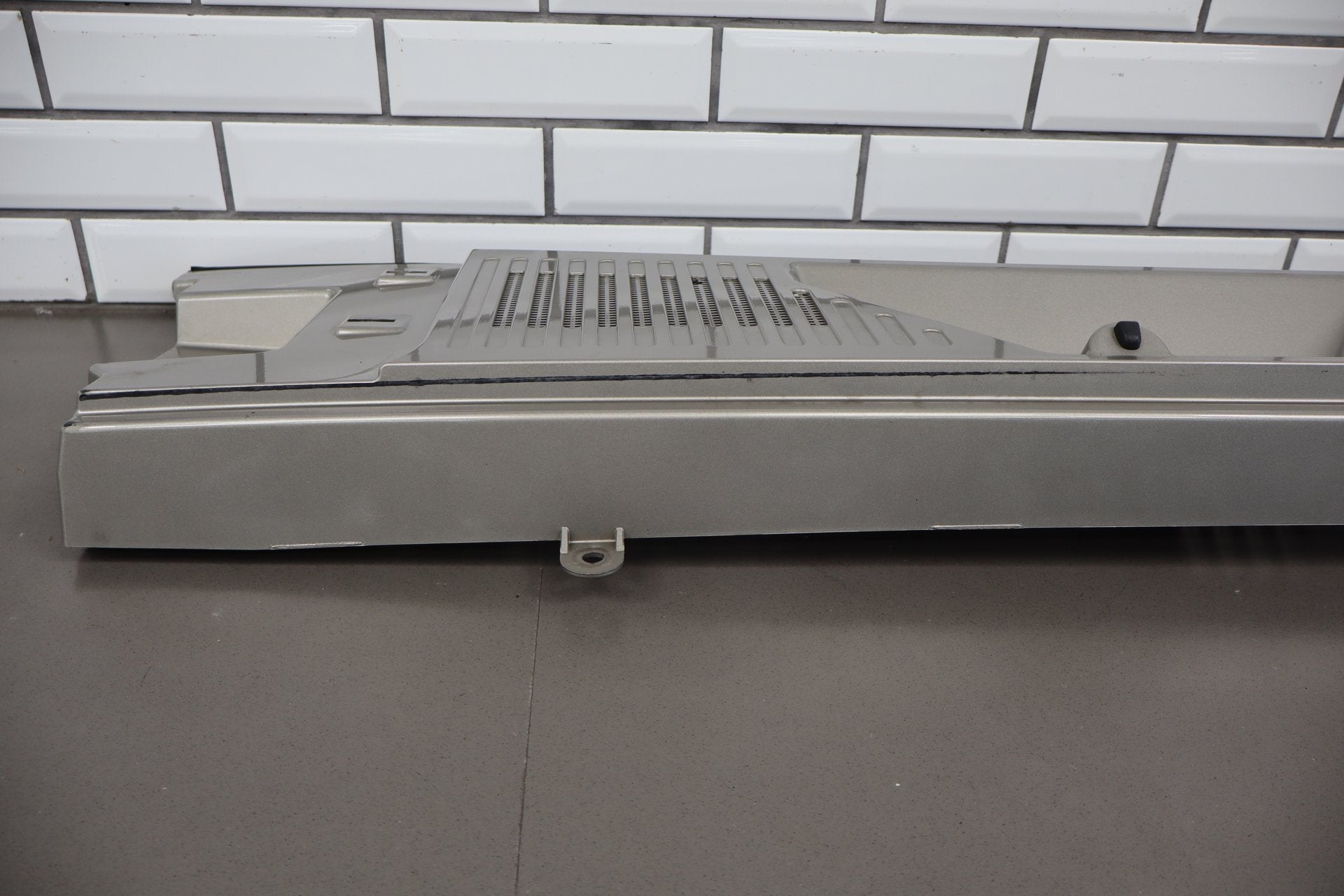 2003-2009 Hummer H2 - Center Cowl Vent Panel 19256401