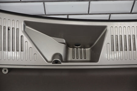 2003-2009 Hummer H2 - Center Cowl Vent Panel 19256401