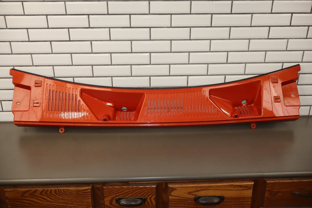 2003 - 2009 Hummer H2 Center Cowl Vent Panel *Inferno Orange 28* 19256401