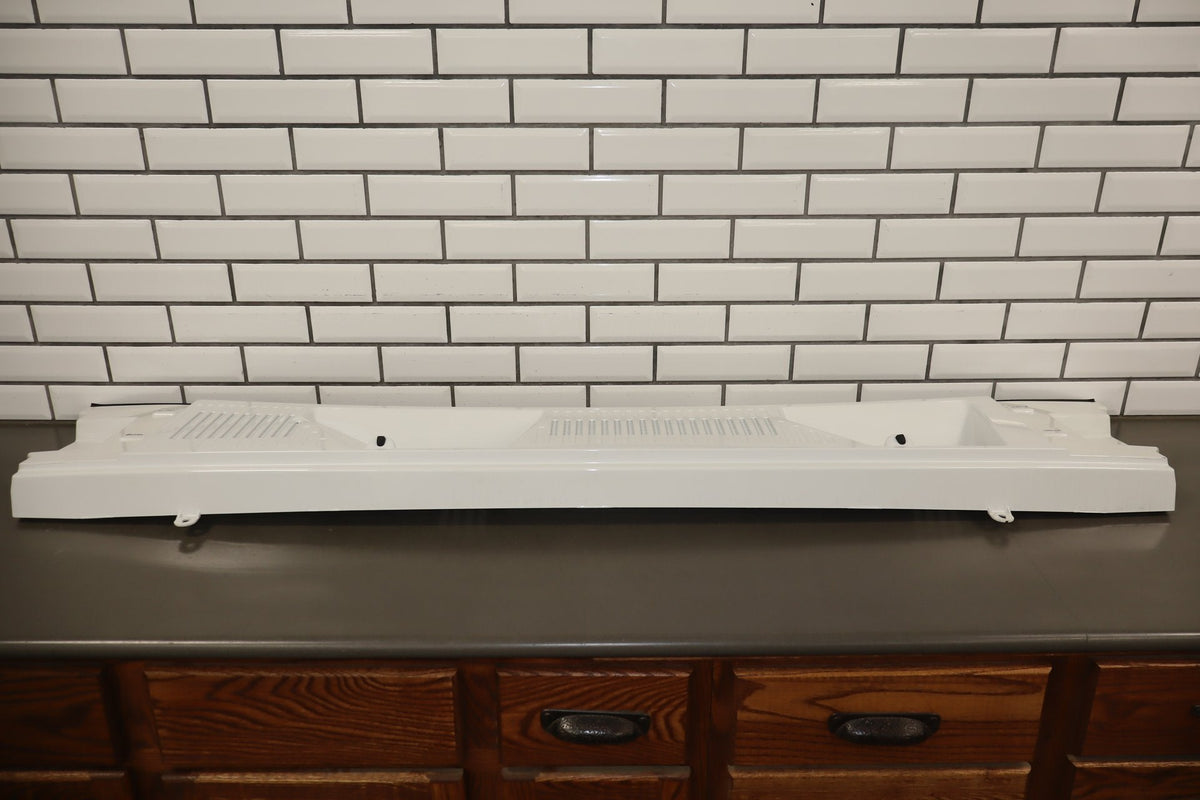 2003-2009 Hummer H2- Center Cowl Vent Panel Olympic White 50 19256401