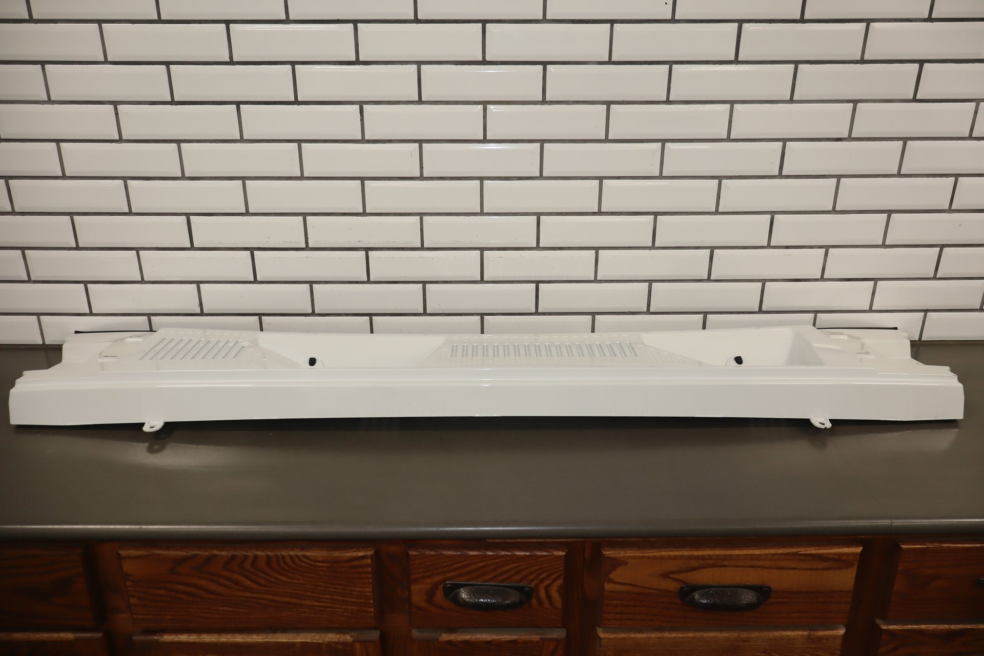 2003-2009 Hummer H2- Center Cowl Vent Panel Olympic White 50 19256401