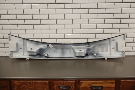 2003-2009 Hummer H2- Center Cowl Vent Panel Olympic White 50 19256401