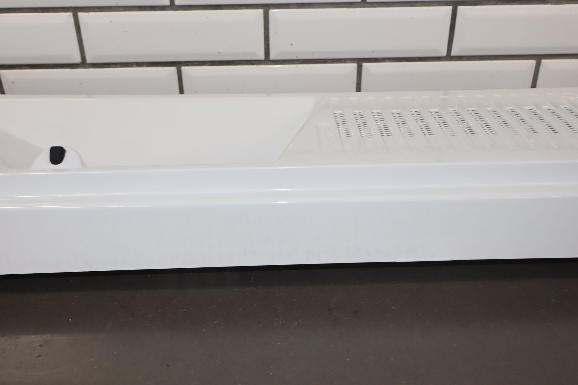 2003-2009 Hummer H2- Center Cowl Vent Panel Olympic White 50 19256401