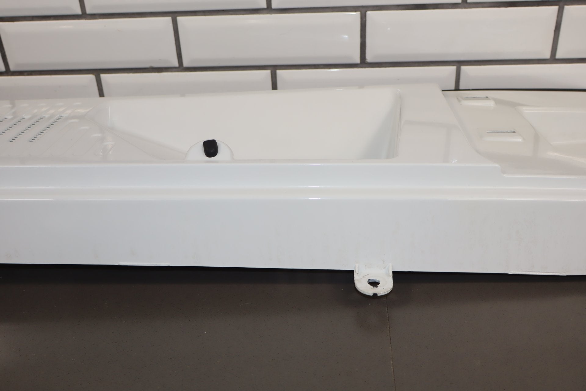 2003-2009 Hummer H2- Center Cowl Vent Panel Olympic White 50 19256401