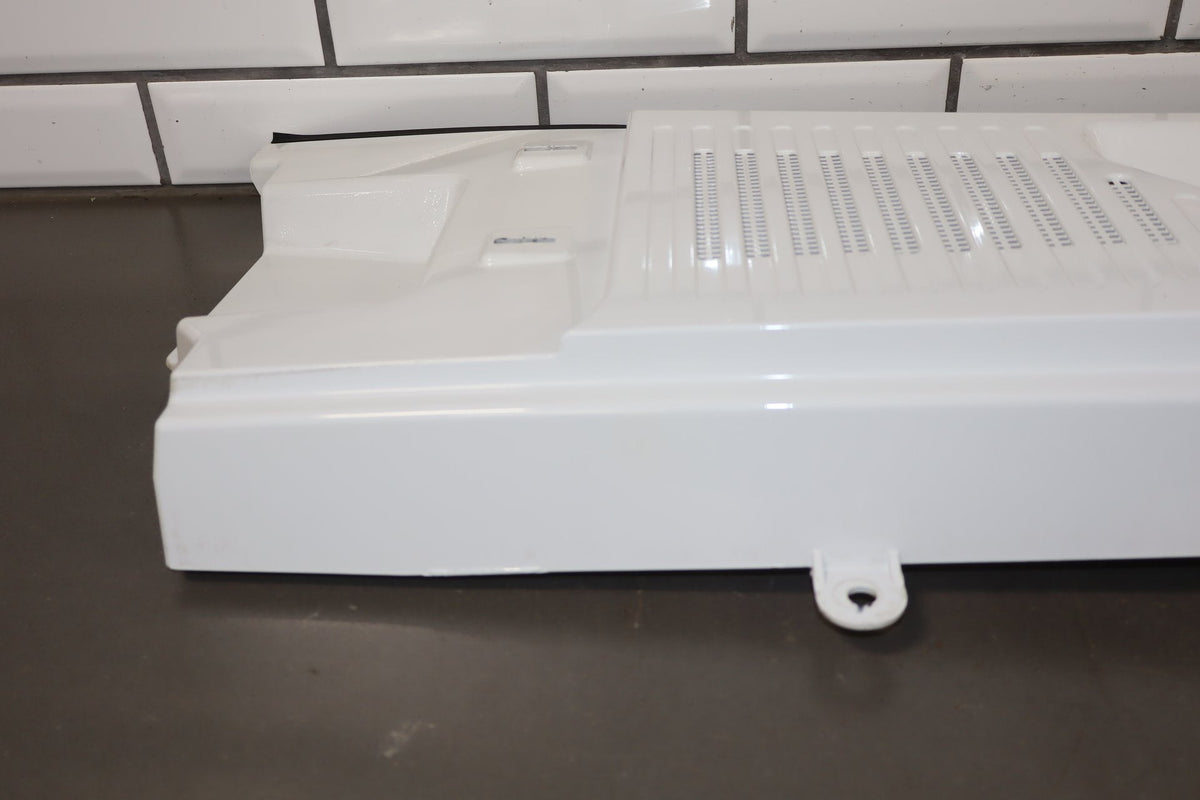 2003-2009 Hummer H2- Center Cowl Vent Panel Olympic White 50 19256401