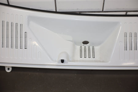 2003-2009 Hummer H2- Center Cowl Vent Panel Olympic White 50 19256401