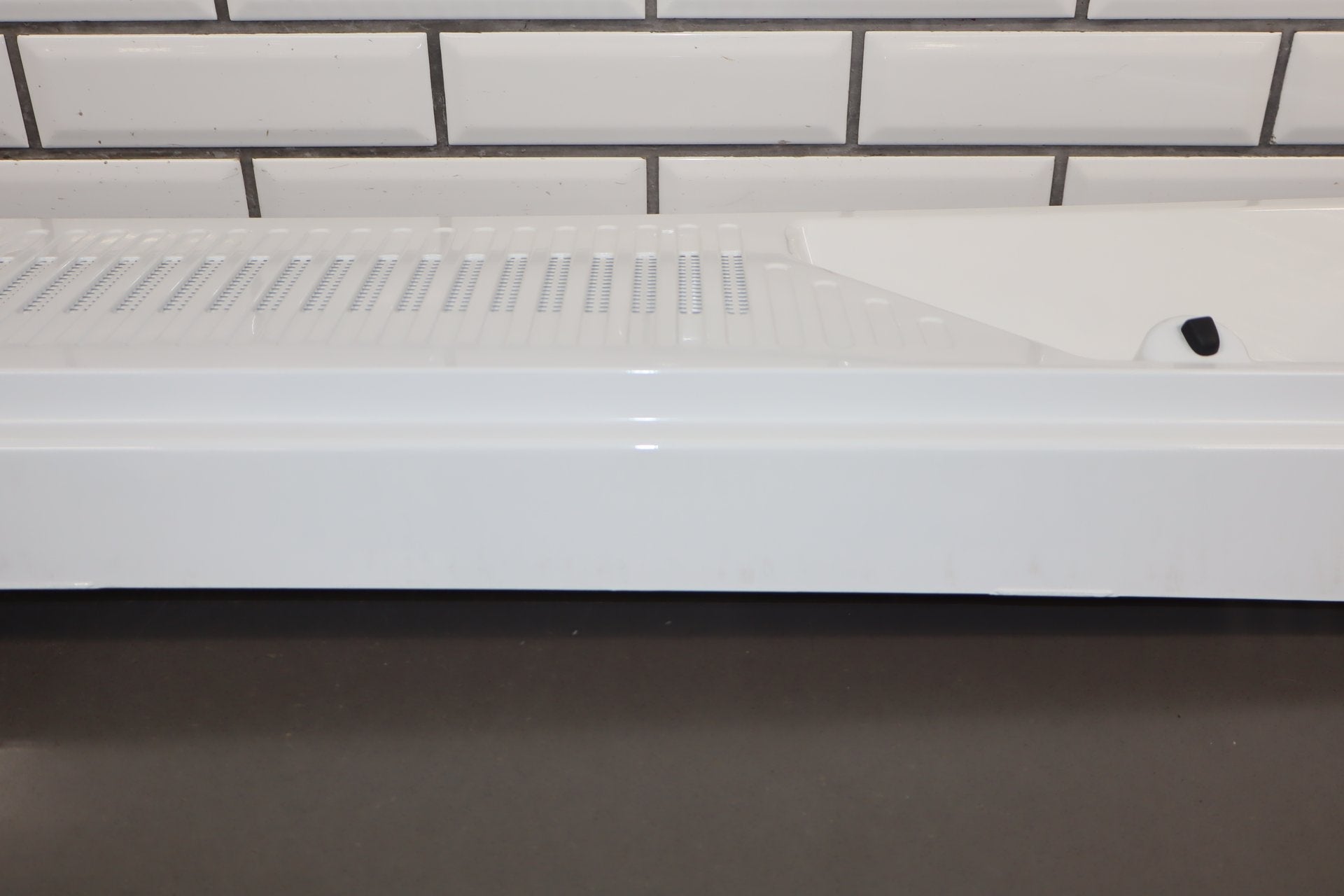 2003-2009 Hummer H2- Center Cowl Vent Panel Olympic White 50 19256401