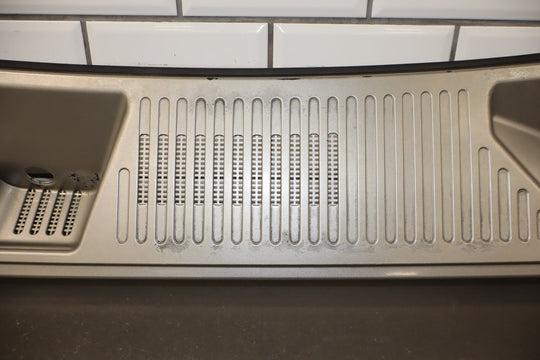 2003 - 2009 Hummer H2 - Center Cowl Vent Panel Pewter 11 19256401