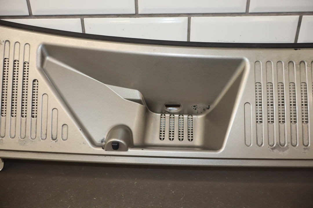 2003 - 2009 Hummer H2 - Center Cowl Vent Panel Pewter 11 19256401