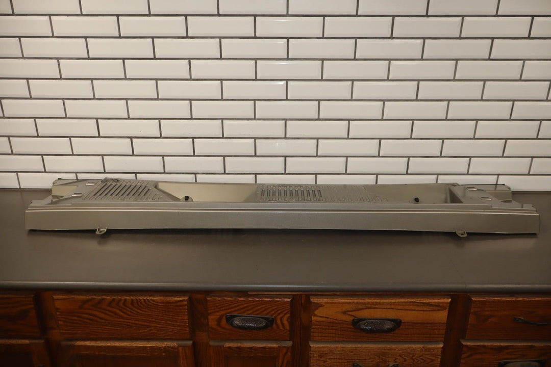 2003 - 2009 Hummer H2 - Center Cowl Vent Panel Pewter 11 19256401