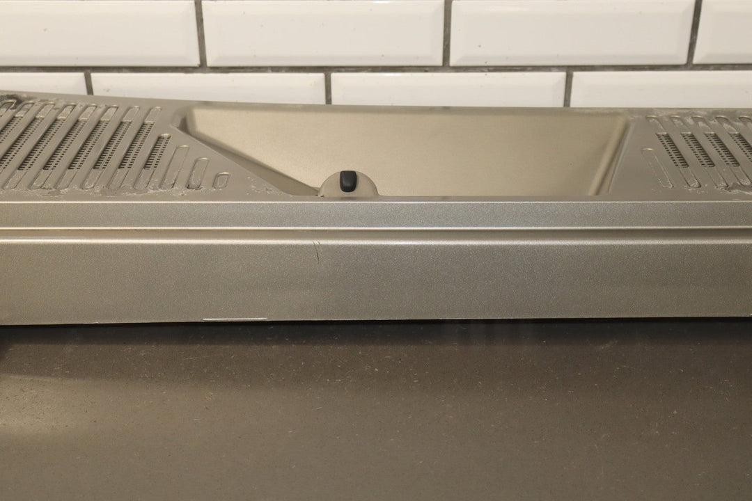 2003 - 2009 Hummer H2 - Center Cowl Vent Panel Pewter 11 19256401