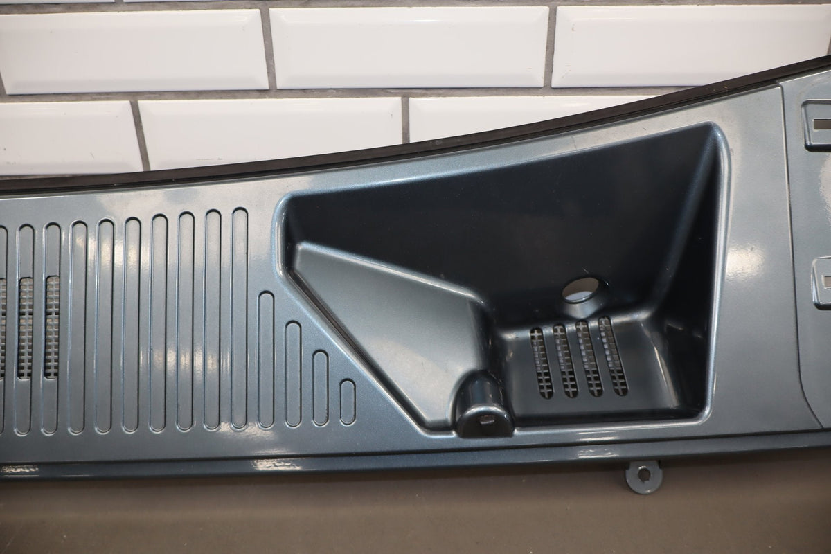 2003-2009 Hummer H2 - Center Cowl Vent Panel Stealth Gray 46 19256401