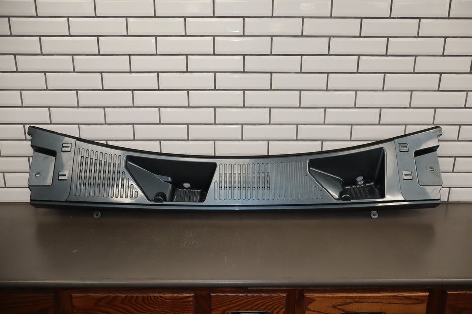 2003-2009 Hummer H2 - Center Cowl Vent Panel Stealth Gray 46 19256401