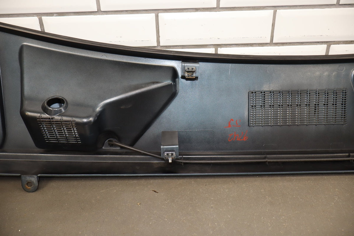 2003-2009 Hummer H2 - Center Cowl Vent Panel Stealth Gray 46 19256401