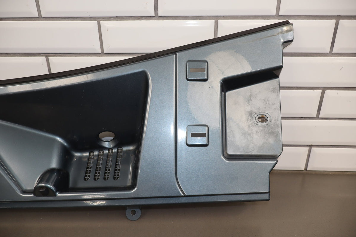 2003-2009 Hummer H2 - Center Cowl Vent Panel Stealth Gray 46 19256401