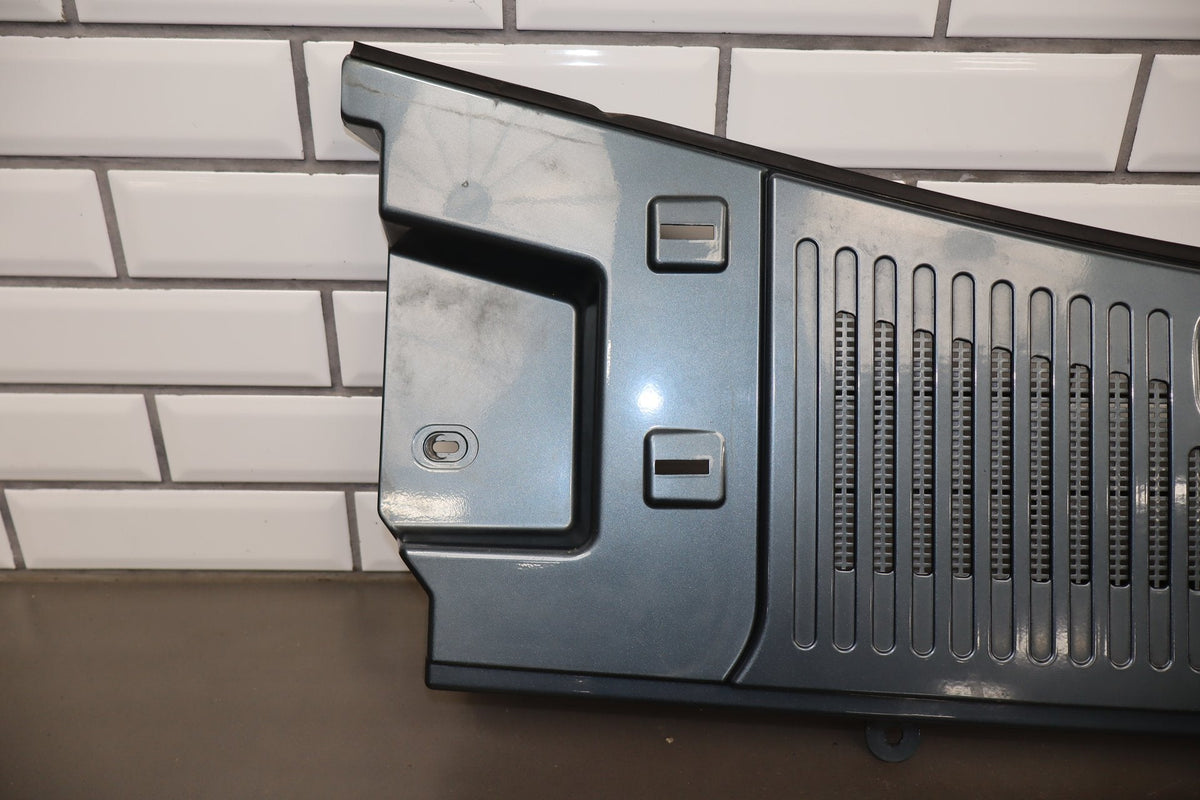 2003-2009 Hummer H2 - Center Cowl Vent Panel Stealth Gray 46 19256401