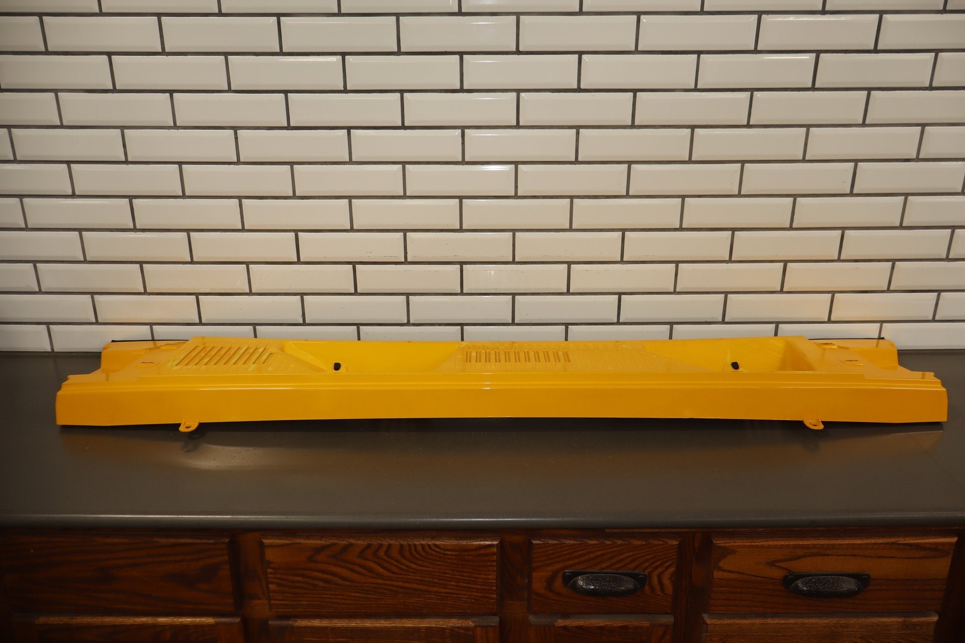 2003-2009 Hummer H2- Center Cowl Vent Panel Yellow 41 19256401