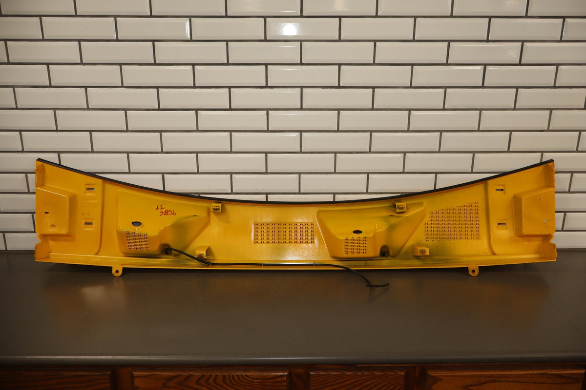 2003-2009 Hummer H2- Center Cowl Vent Panel Yellow 41 19256401