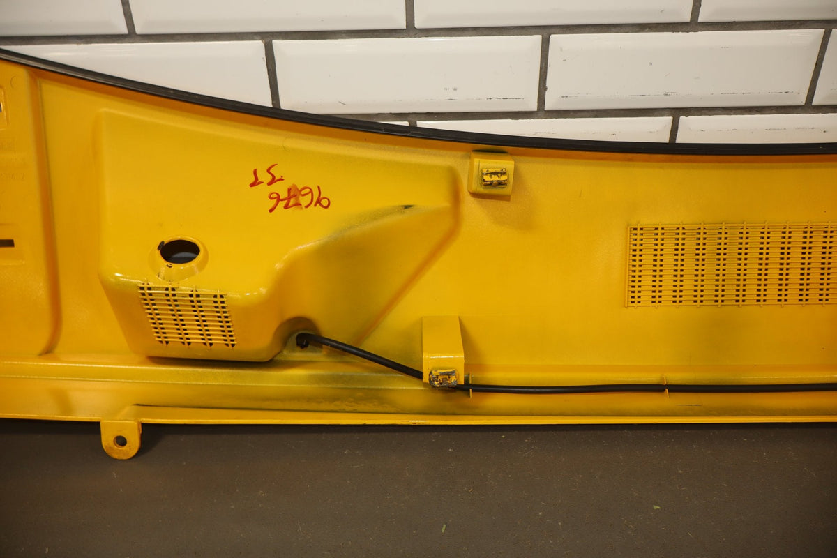2003-2009 Hummer H2- Center Cowl Vent Panel Yellow 41 19256401