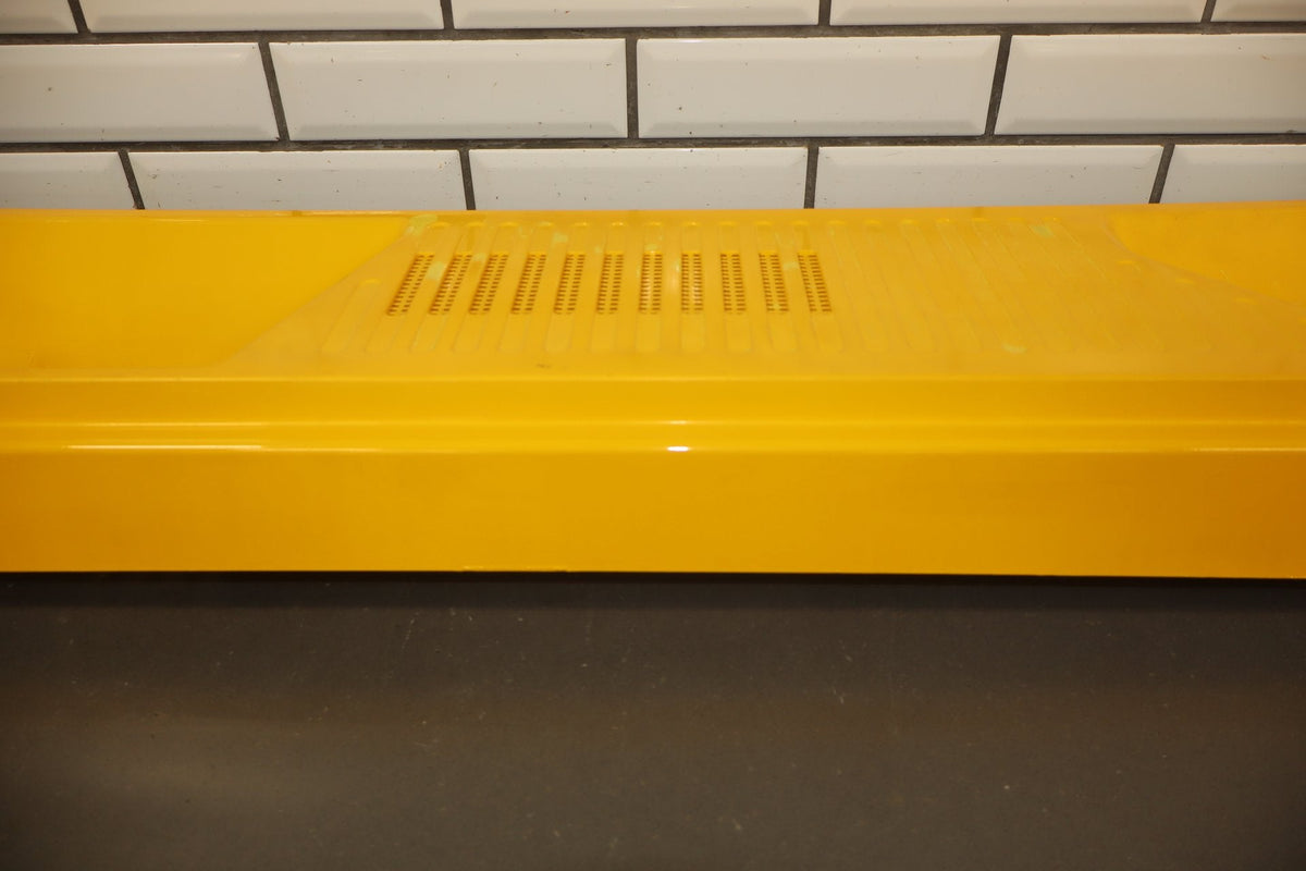 2003-2009 Hummer H2- Center Cowl Vent Panel Yellow 41 19256401
