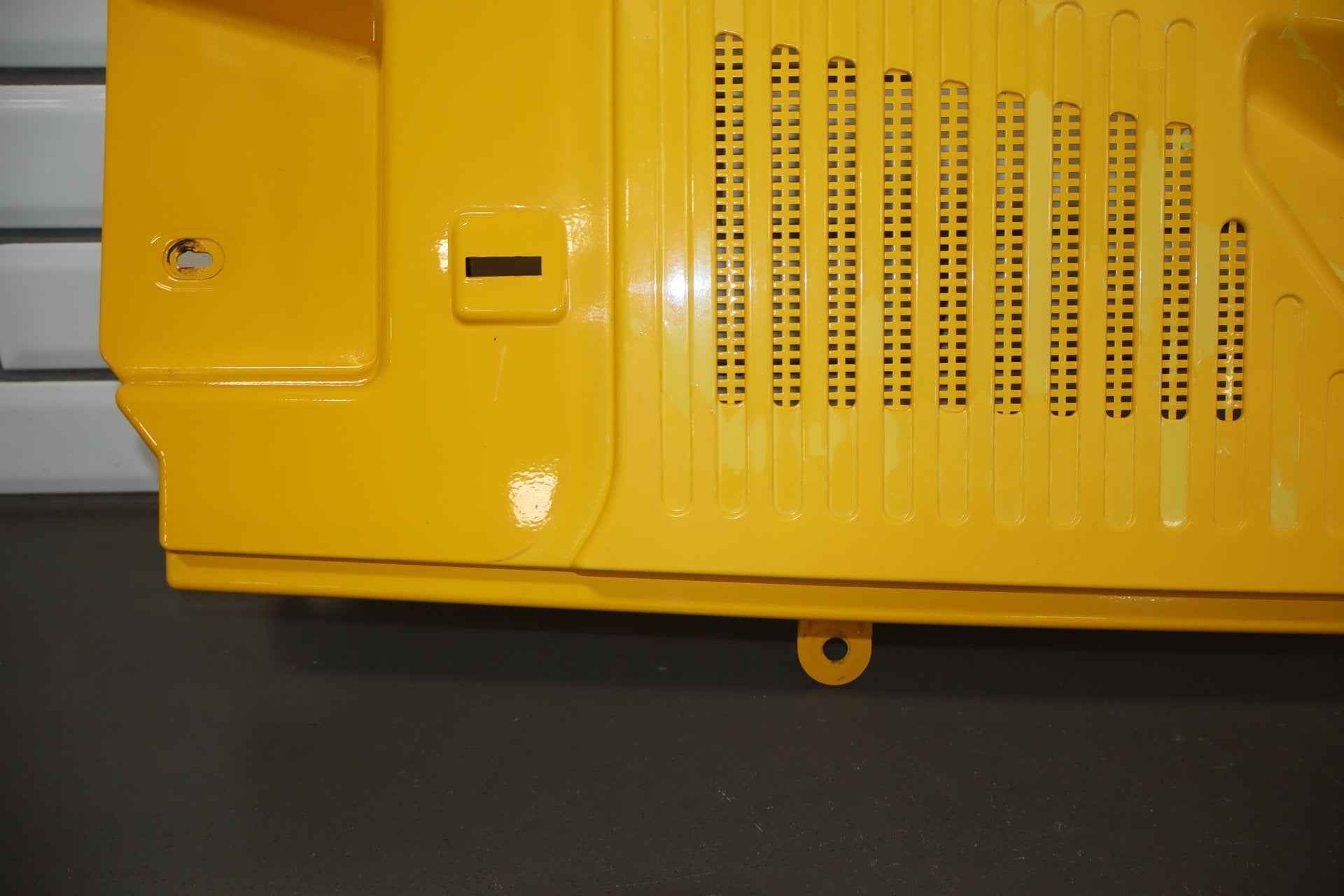 2003-2009 Hummer H2- Center Cowl Vent Panel Yellow 41 19256401