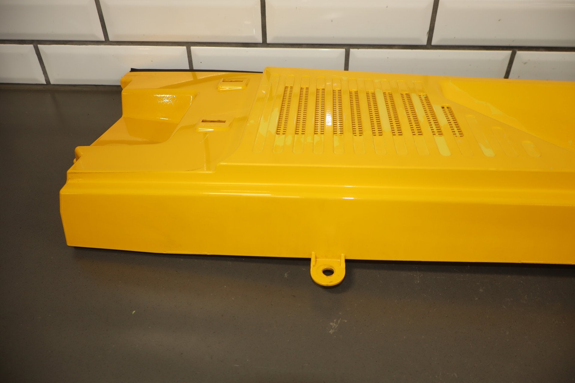 2003-2009 Hummer H2- Center Cowl Vent Panel Yellow 41 19256401